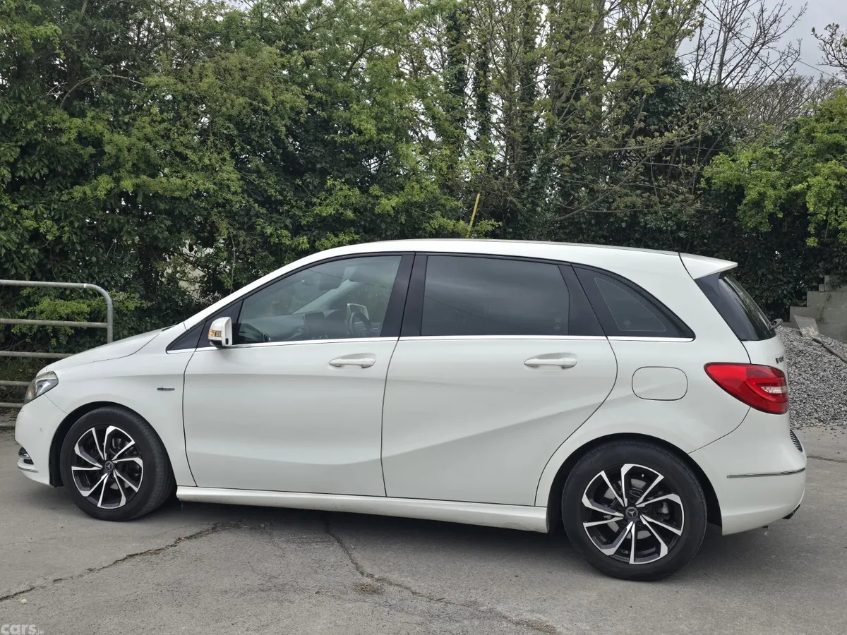 Mercedes-Benz B-Class MPV, Petrol, 2012, White