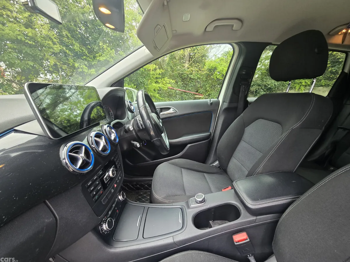 Mercedes-Benz B-Class MPV, Petrol, 2012, White