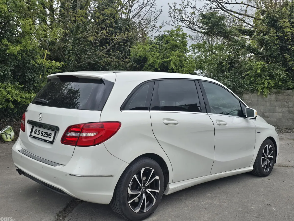Mercedes-Benz B-Class MPV, Petrol, 2012, White