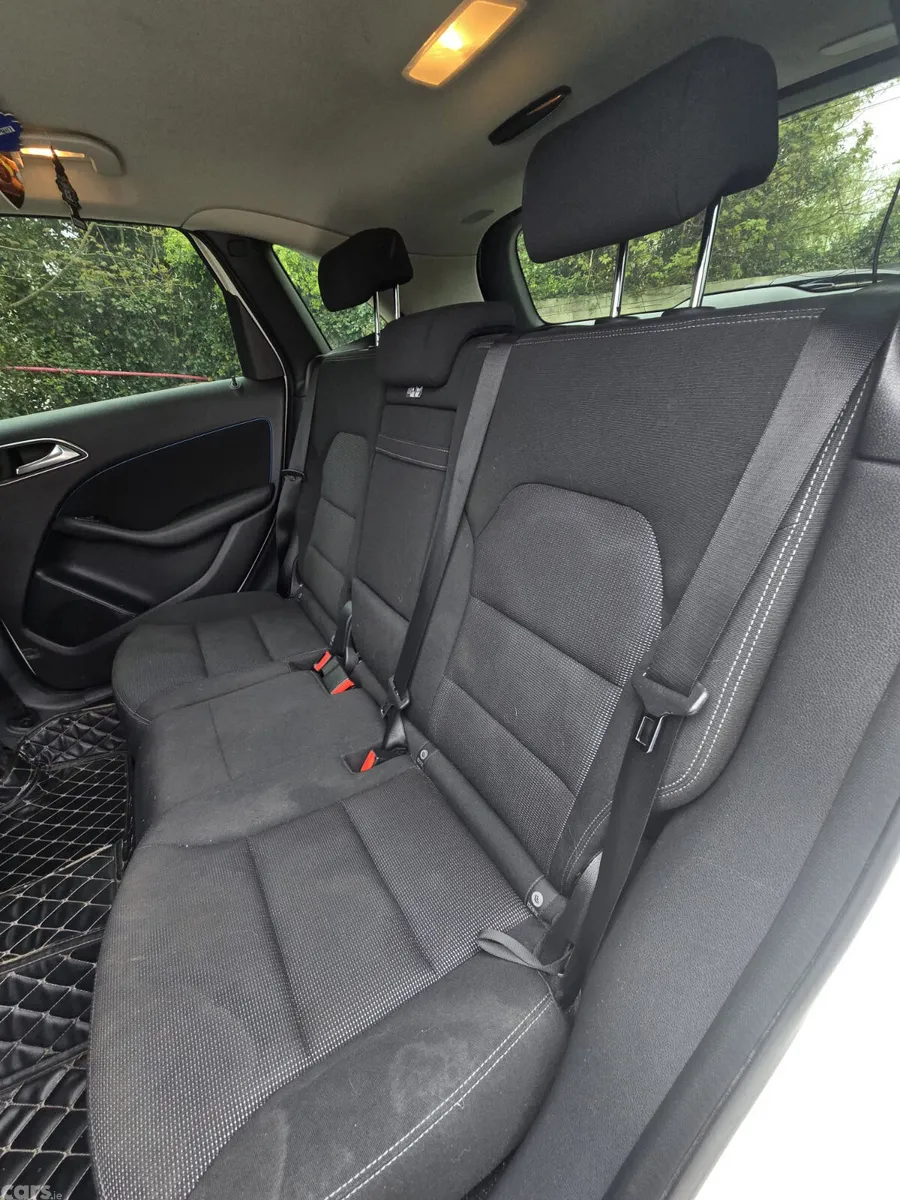 Mercedes-Benz B-Class MPV, Petrol, 2012, White