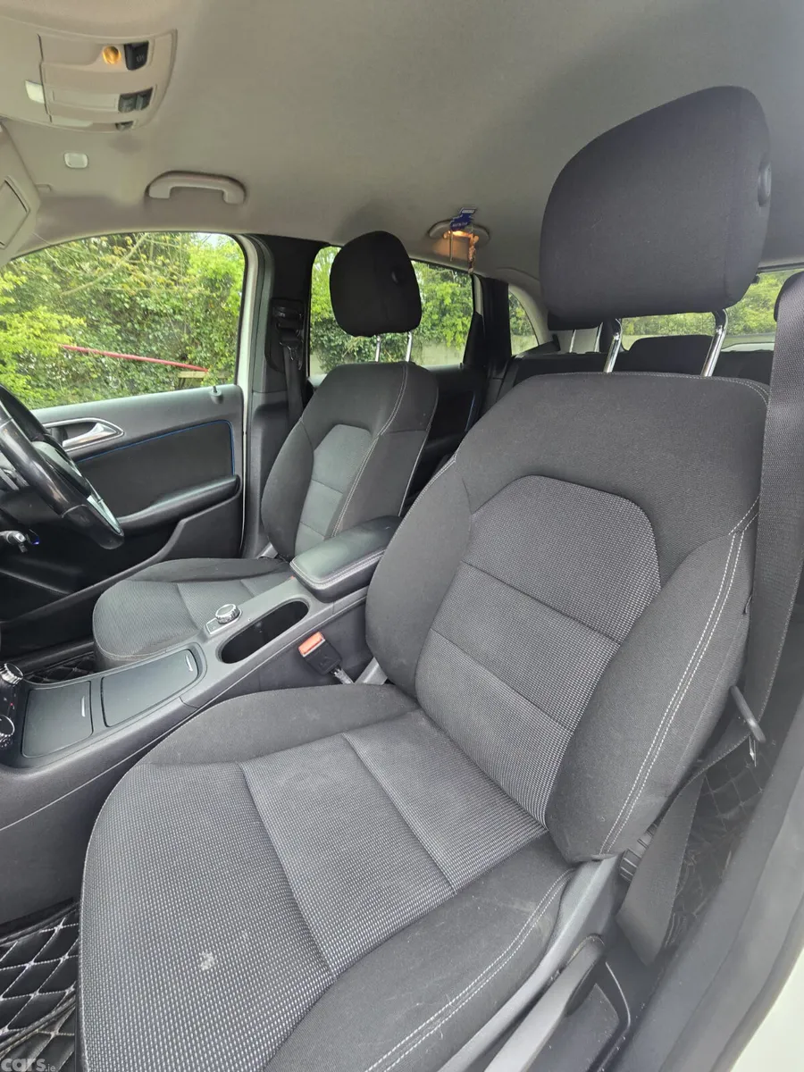 Mercedes-Benz B-Class MPV, Petrol, 2012, White