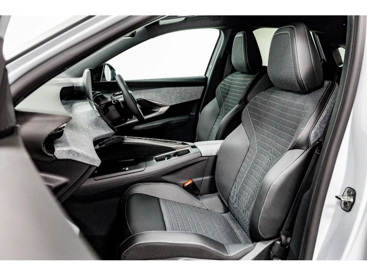Peugeot 3008 SUV, Electric, 2024, White