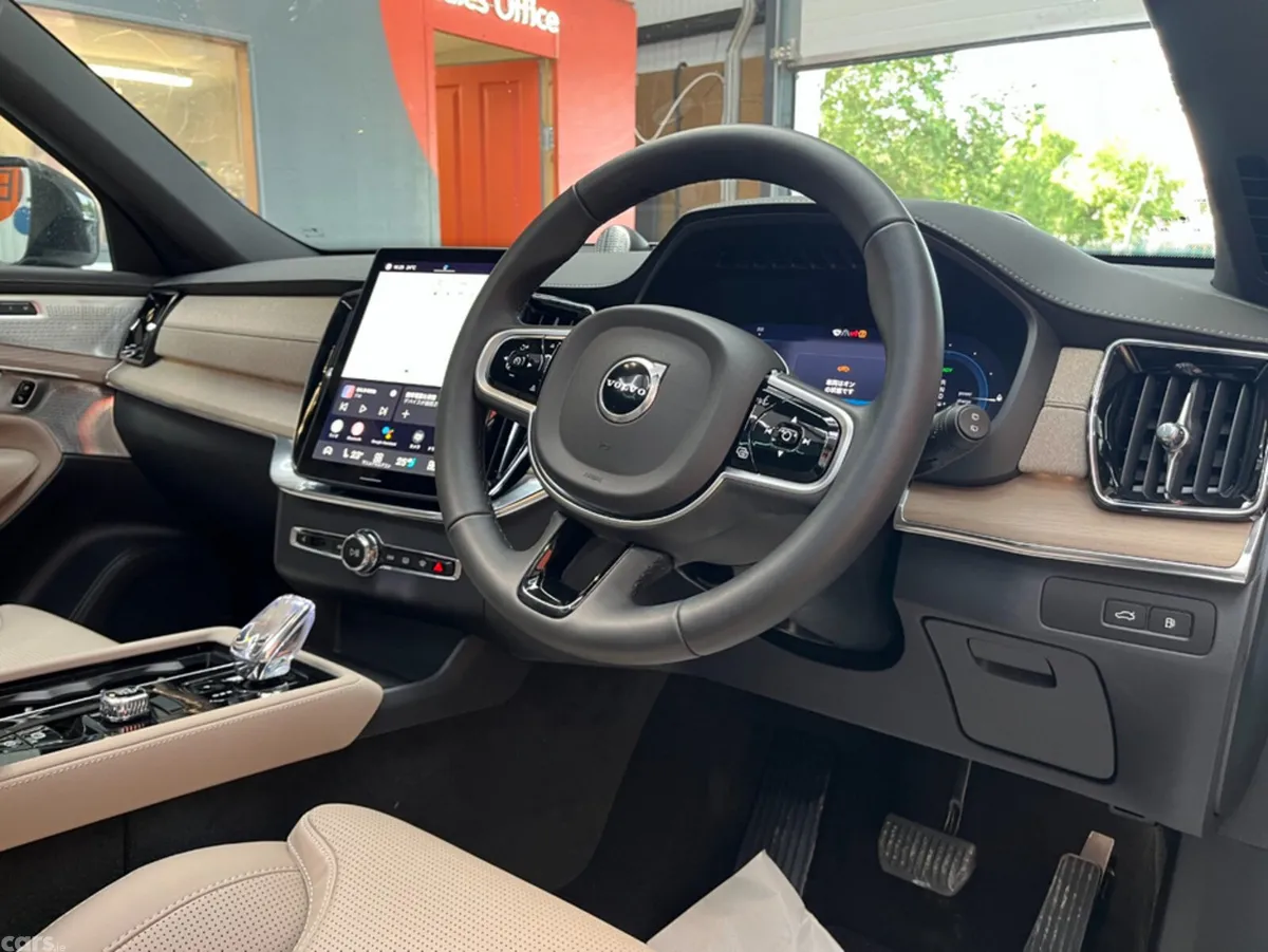 Volvo XC90 SUV, Petrol Plug-in Hybrid, 2025, White