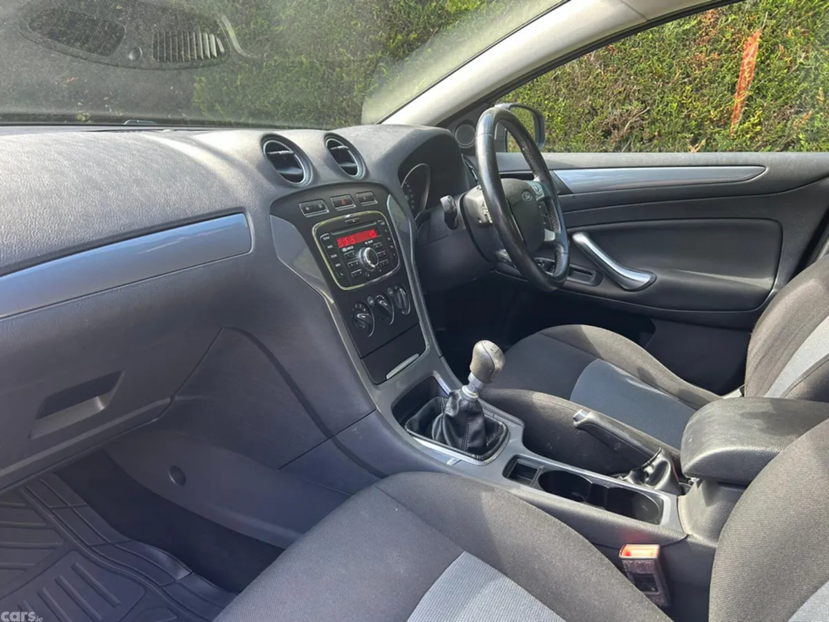 Ford Mondeo Saloon, Diesel, 2014, Grey