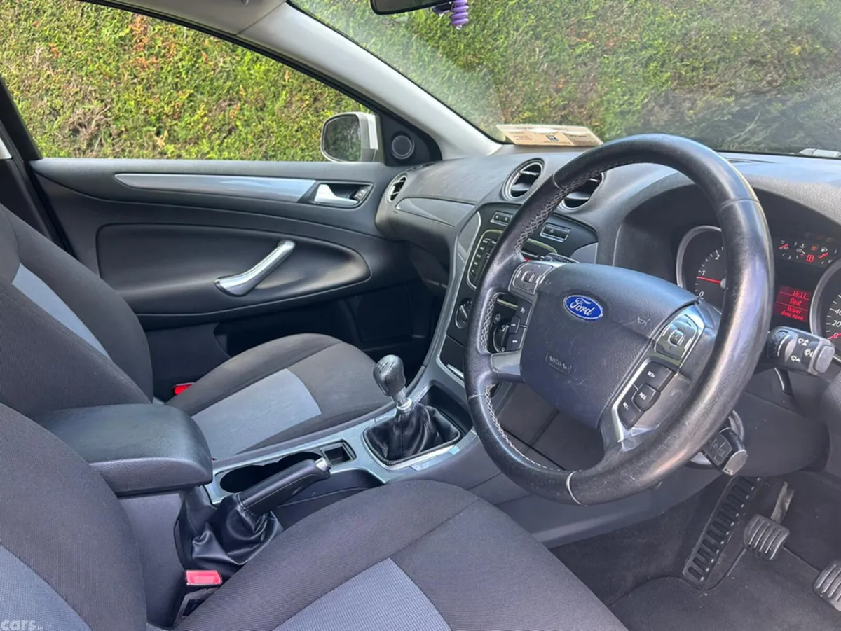 Ford Mondeo Saloon, Diesel, 2014, Grey