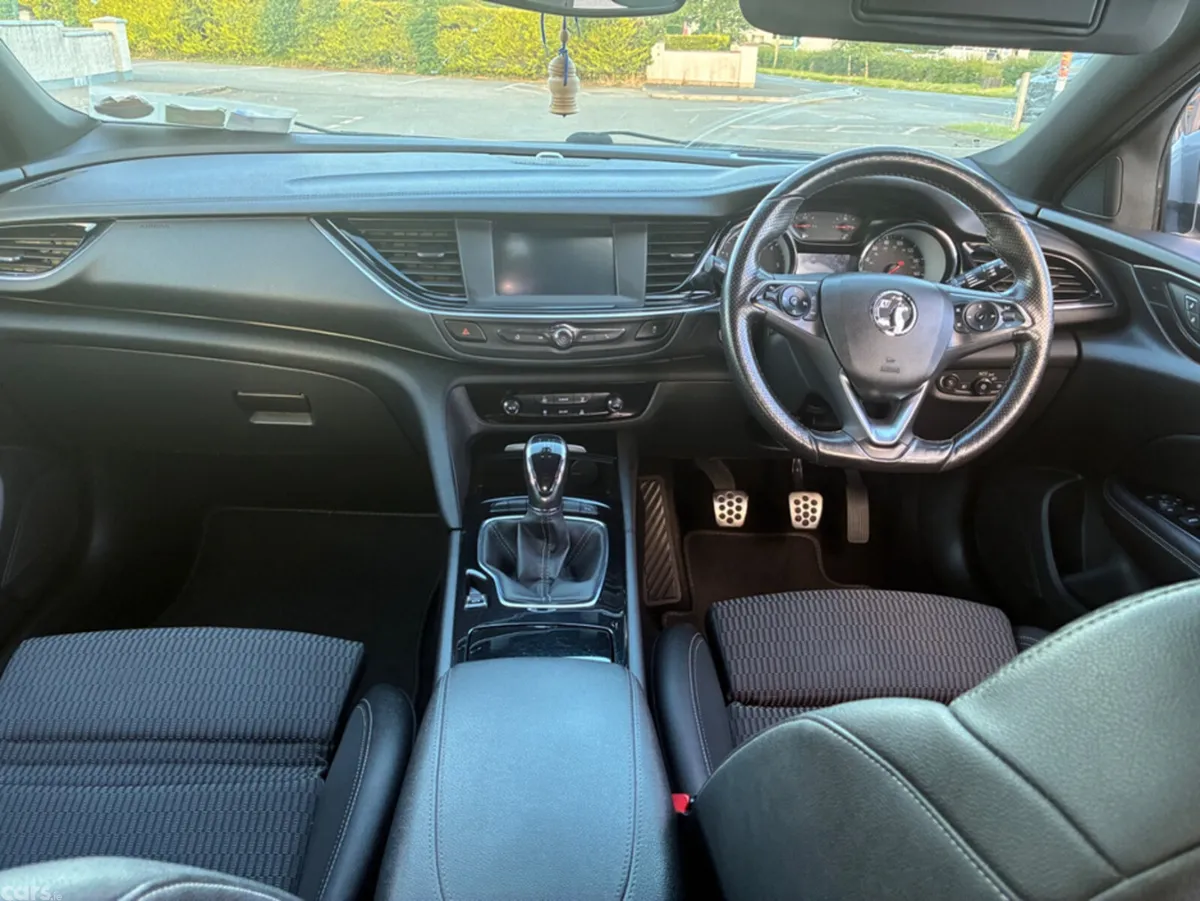 Vauxhall Insignia Estate, Diesel, 2019, White