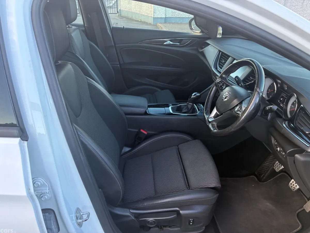 Vauxhall Insignia Estate, Diesel, 2019, White