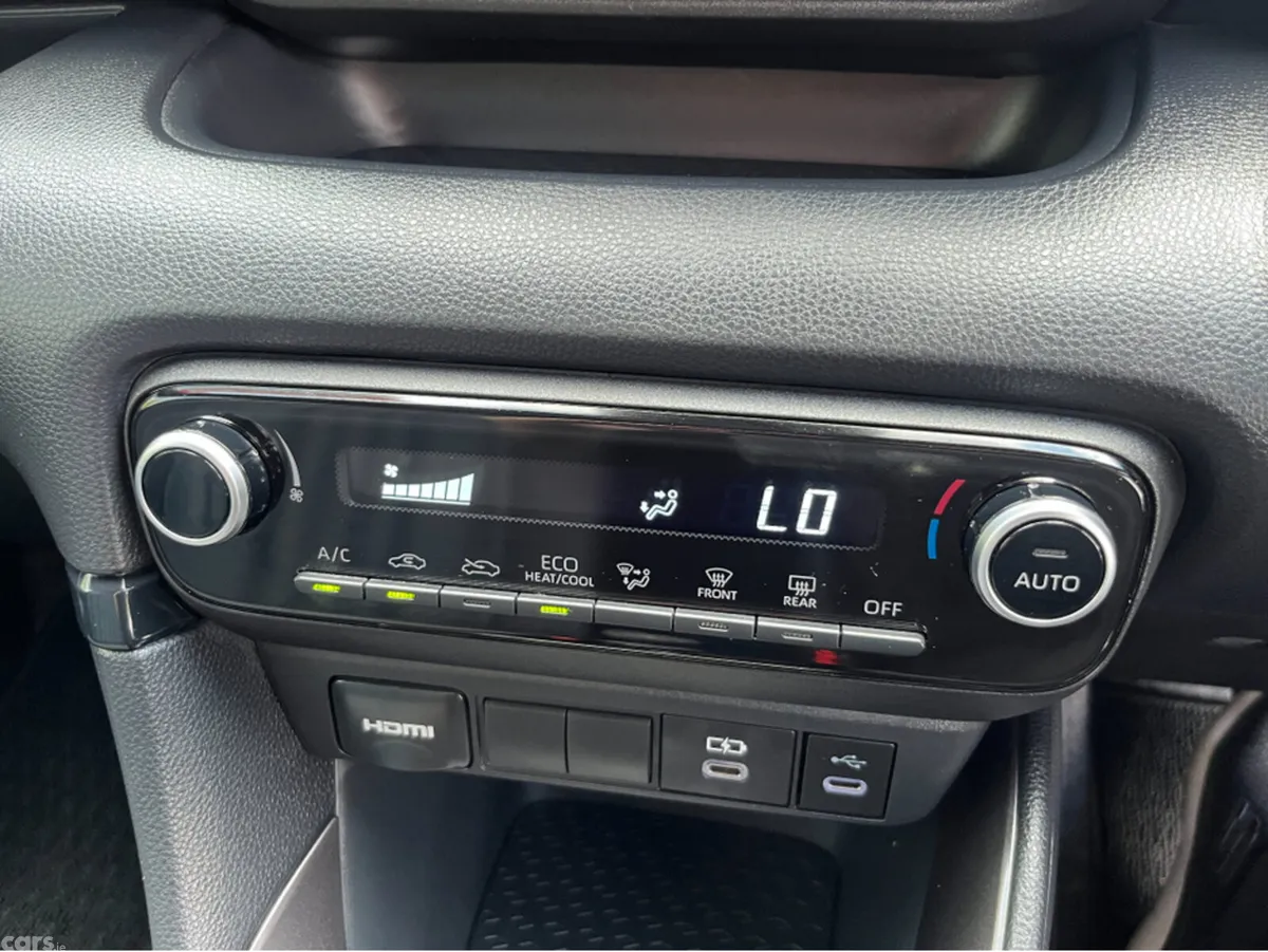 Toyota Yaris Hatchback, Petrol Hybrid, 2024, White