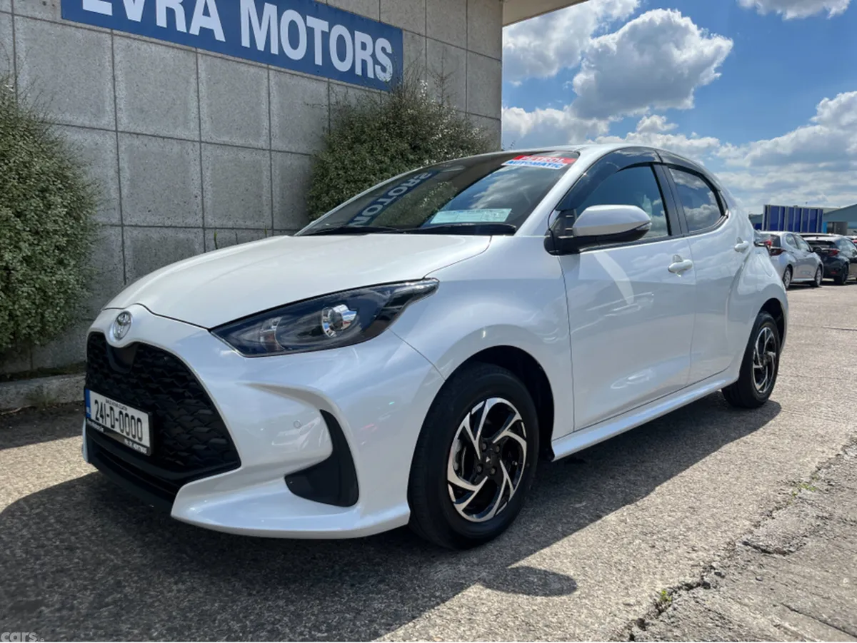 Toyota Yaris Hatchback, Petrol Hybrid, 2024, White