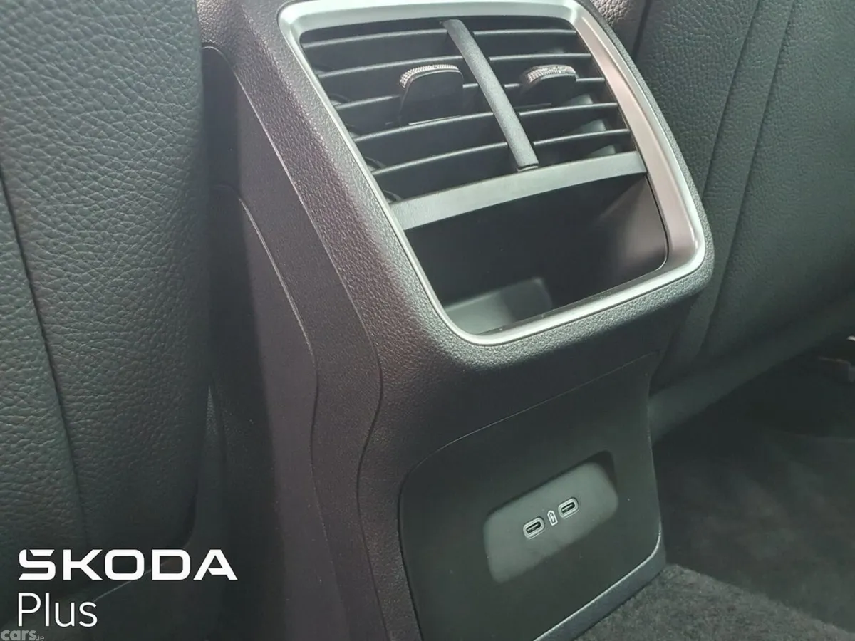 Skoda Octavia Saloon, Diesel, 2025, Red