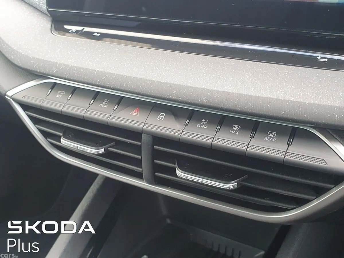 Skoda Octavia Saloon, Diesel, 2025, Red