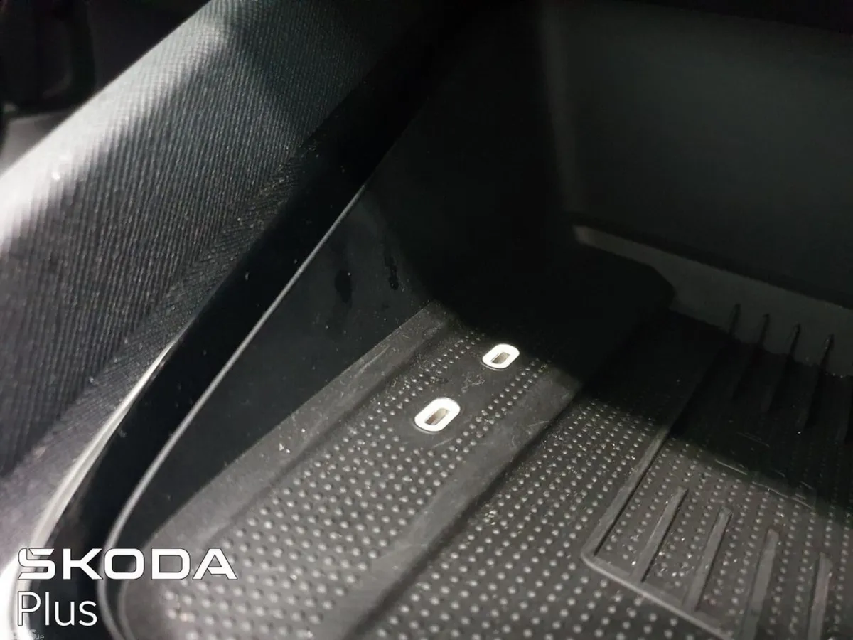 Skoda Octavia Saloon, Diesel, 2025, Red