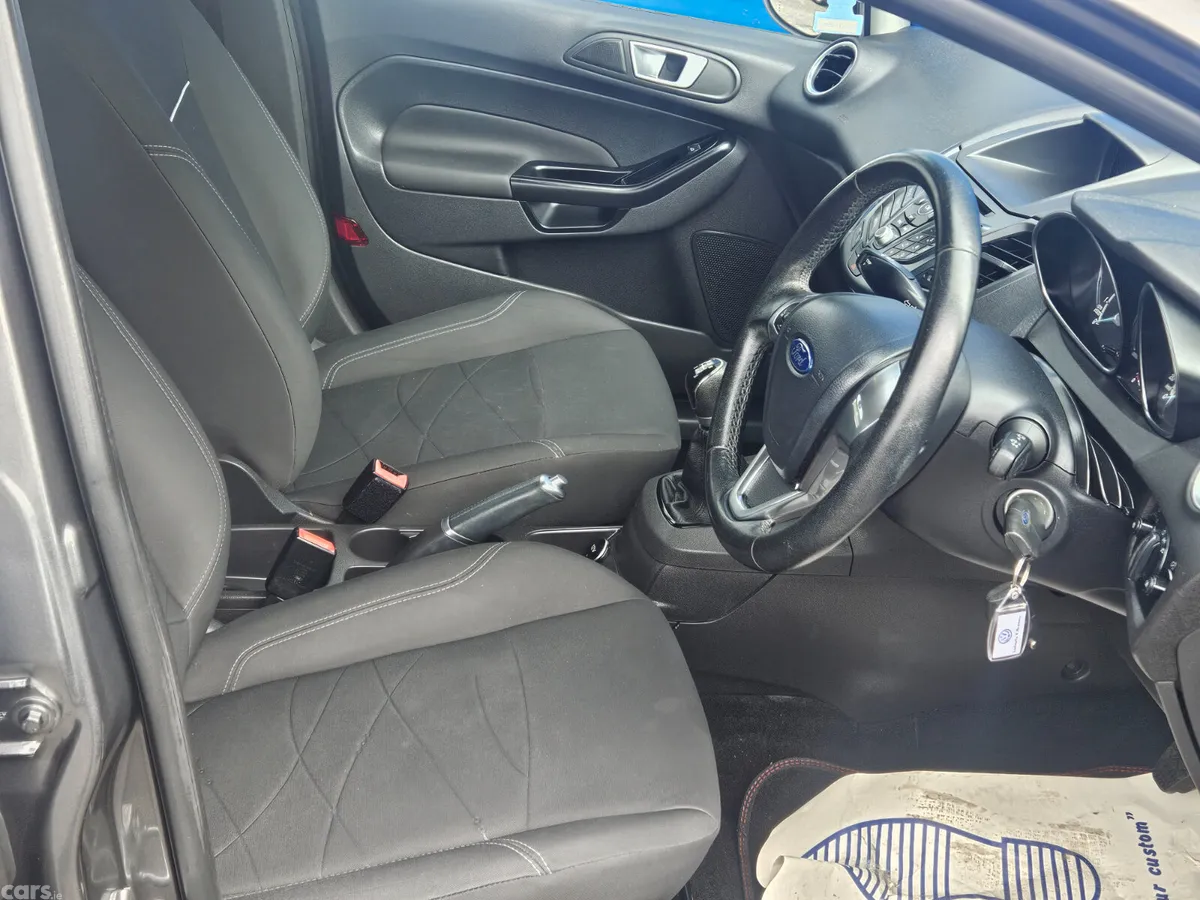 Ford Fiesta Hatchback, Petrol, 2017, Grey