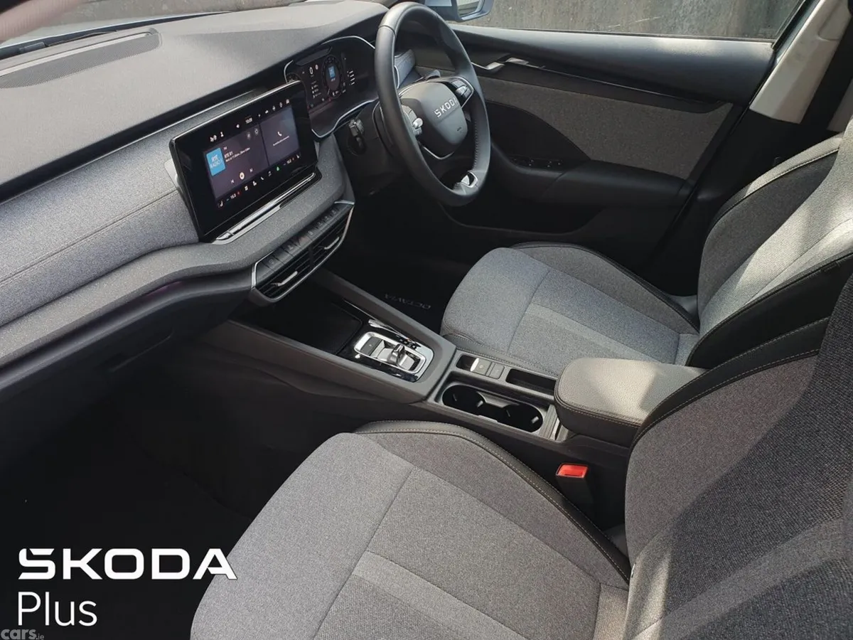 Skoda Octavia Hatchback, Diesel, 2025, Grey