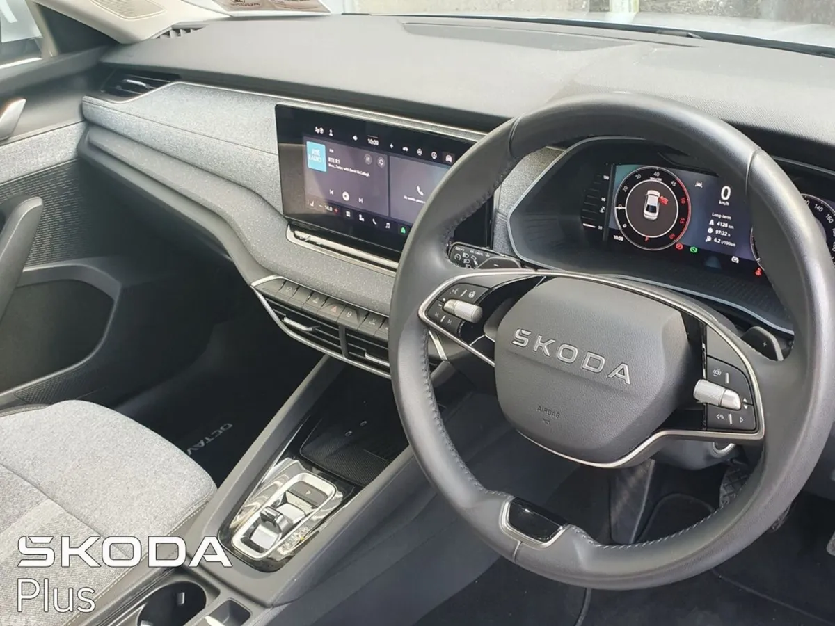 Skoda Octavia Hatchback, Diesel, 2025, Grey