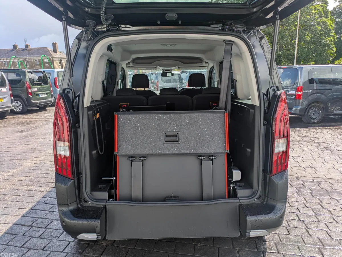 Peugeot Rifter MPV, Diesel, 2026, Black
