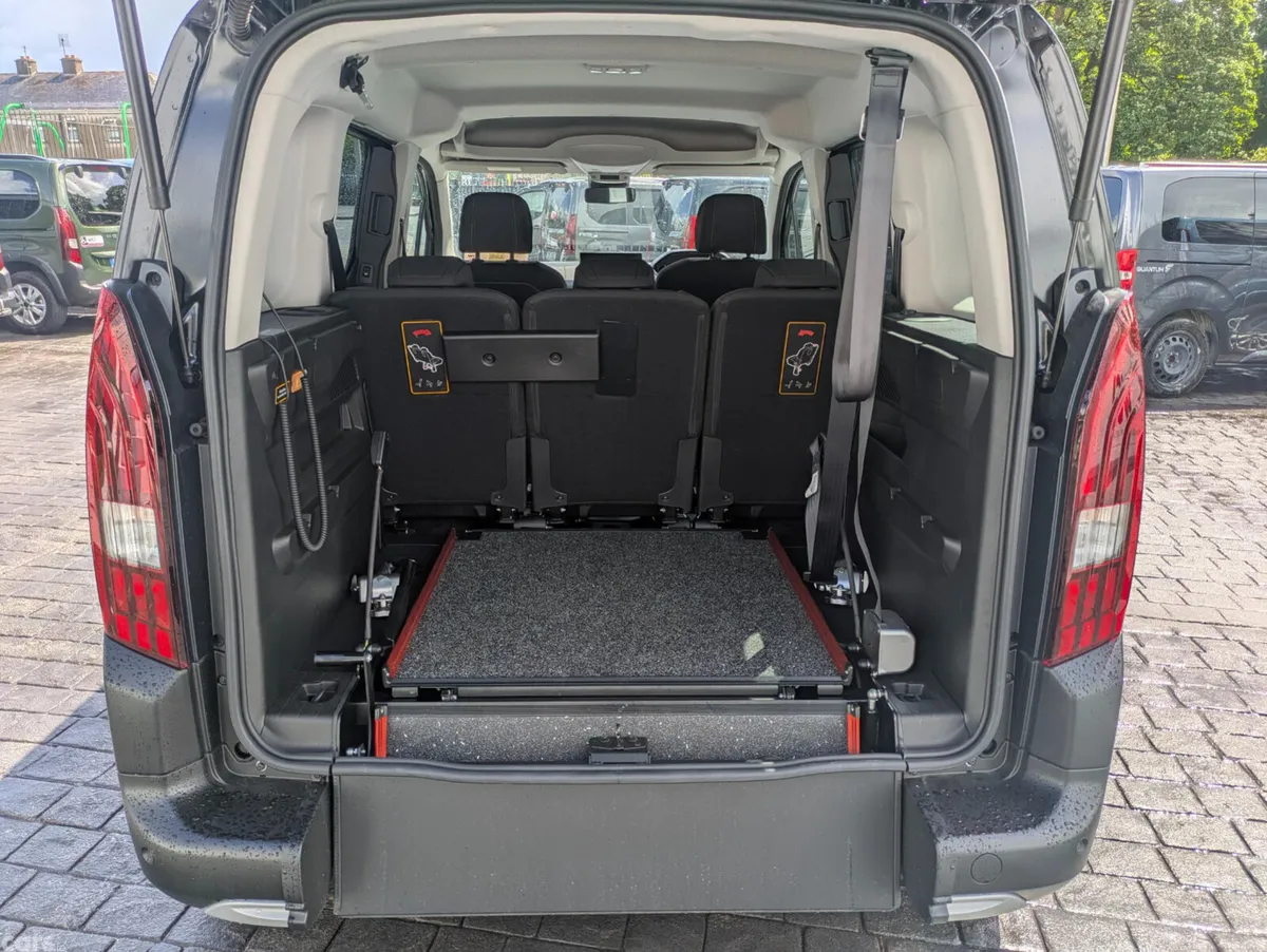 Peugeot Rifter MPV, Diesel, 2026, Black