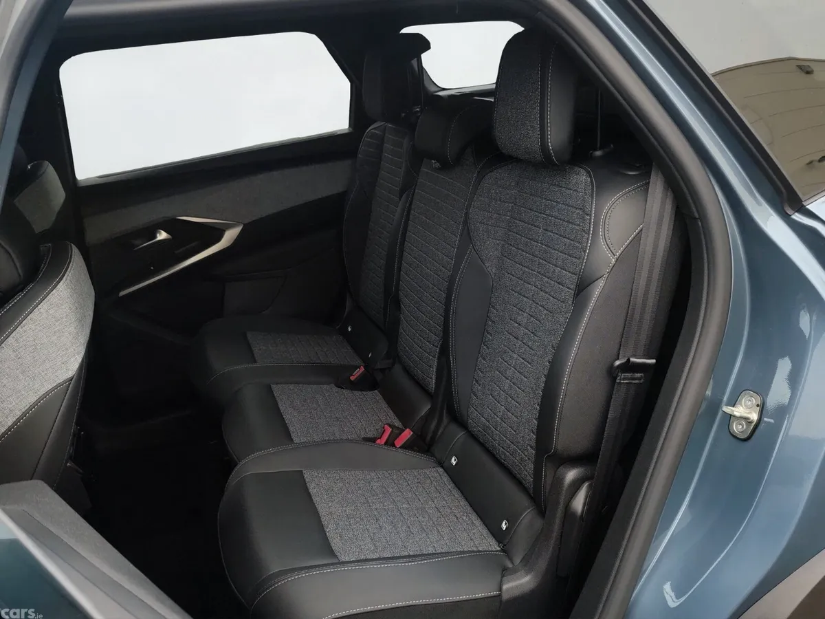 Peugeot 5008 MPV, Petrol Hybrid, 2026, Blue