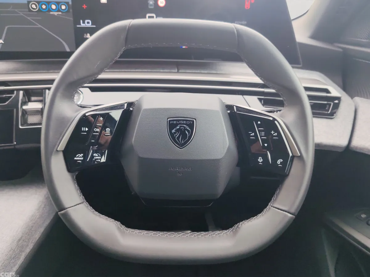 Peugeot 5008 MPV, Petrol Hybrid, 2026, Blue