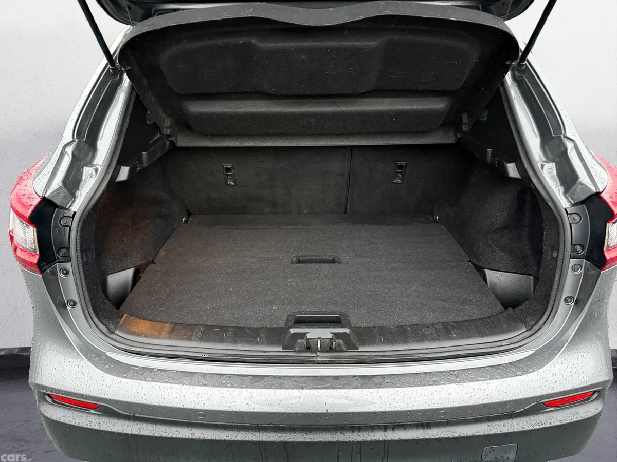 Nissan Qashqai SUV, Diesel, 2018, Grey