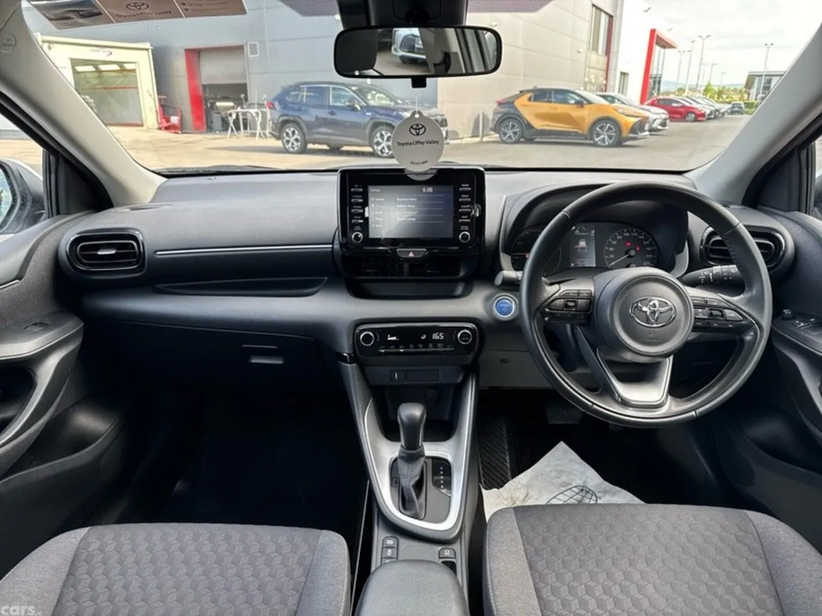 Toyota Yaris Hatchback, Petrol Hybrid, 2023, White