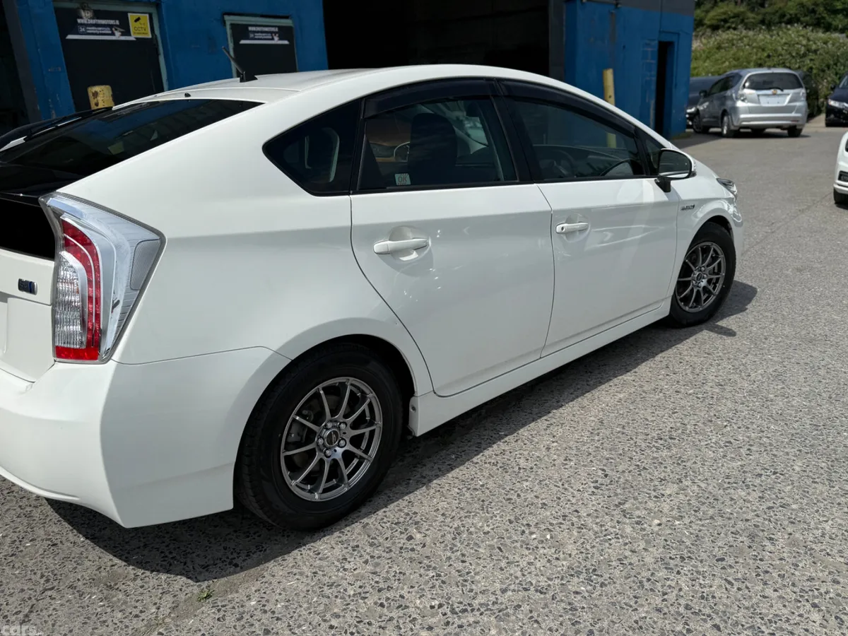 Toyota Prius Hatchback, Petrol Hybrid, 2014, White