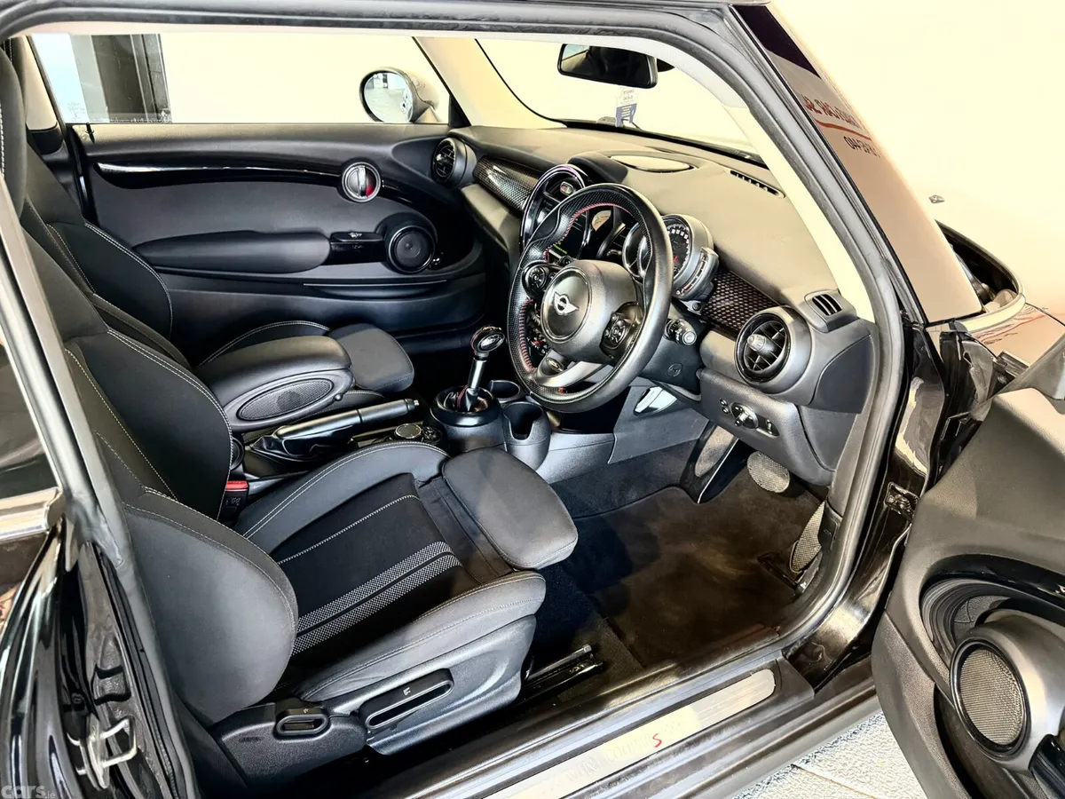 Mini Cooper Hatchback, Diesel, 2018, Black