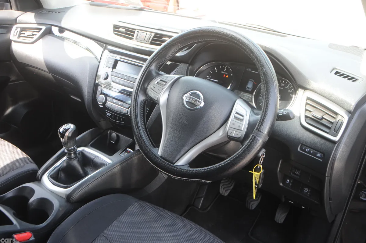 Nissan Qashqai Hatchback, Diesel, 2015, Black