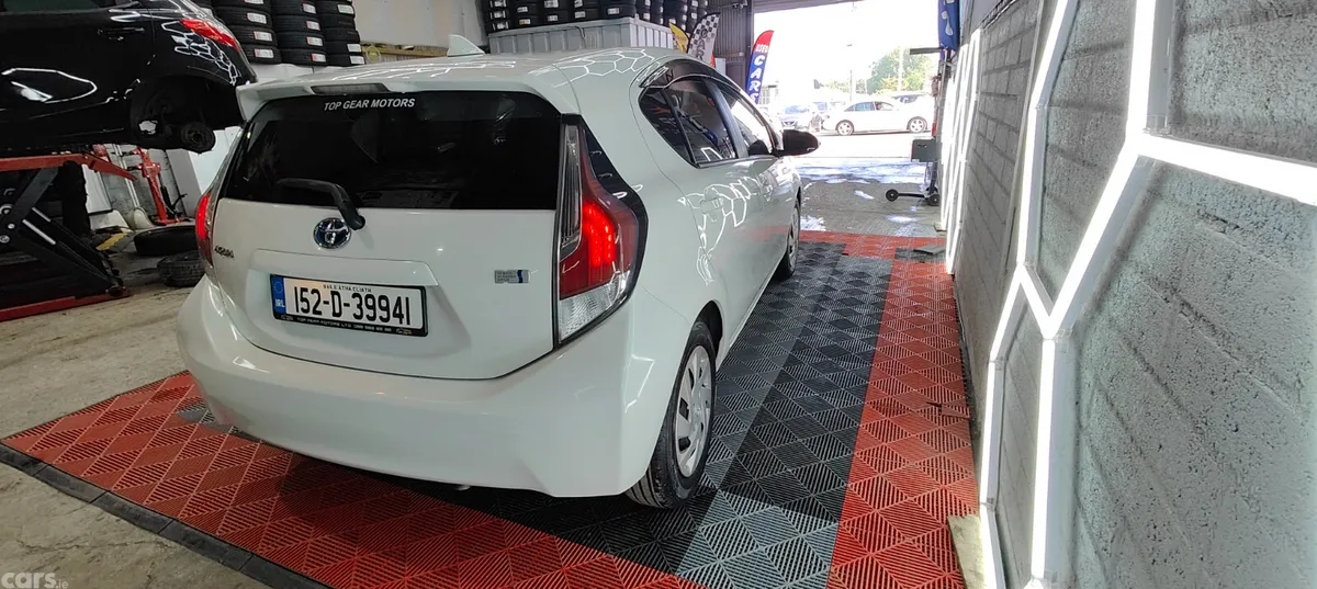 Toyota Aqua Hatchback, Petrol Hybrid, 2015, White