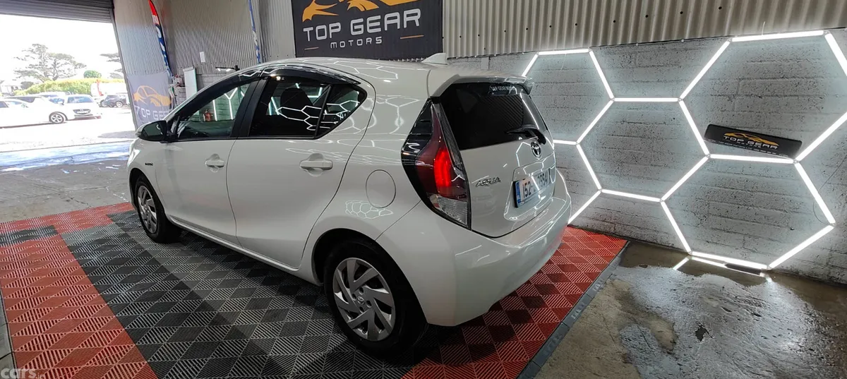 Toyota Aqua Hatchback, Petrol Hybrid, 2015, White