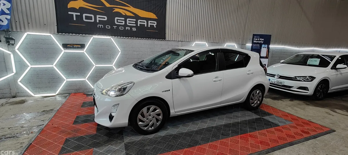 Toyota Aqua Hatchback, Petrol Hybrid, 2015, White