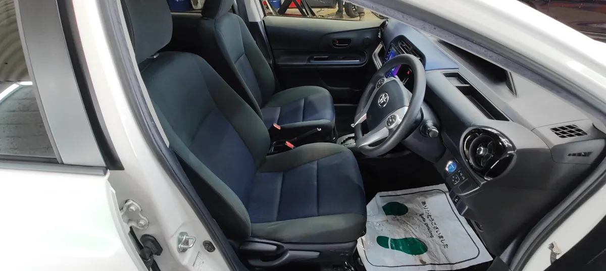Toyota Aqua Hatchback, Petrol Hybrid, 2015, White