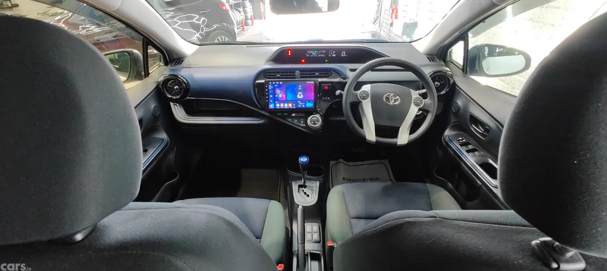 Toyota Aqua Hatchback, Petrol Hybrid, 2015, White