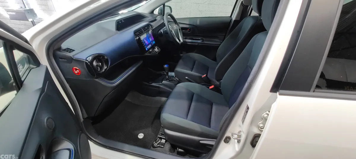 Toyota Aqua Hatchback, Petrol Hybrid, 2015, White