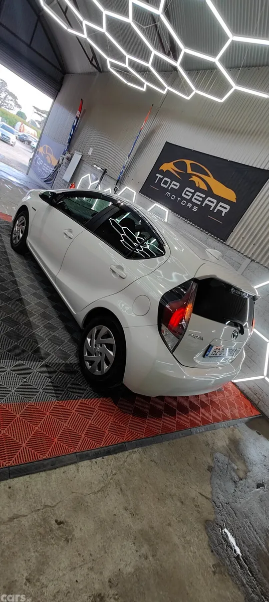 Toyota Aqua Hatchback, Petrol Hybrid, 2015, White