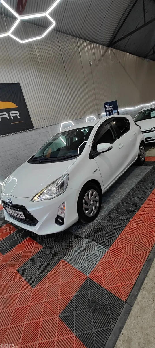Toyota Aqua Hatchback, Petrol Hybrid, 2015, White