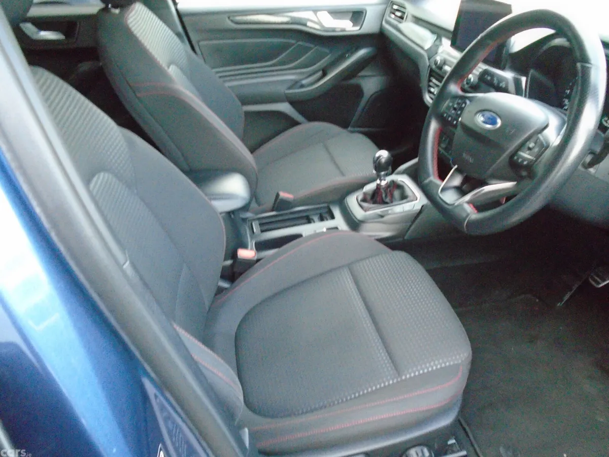 Ford Focus Hatchback, Diesel, 2020, Blue