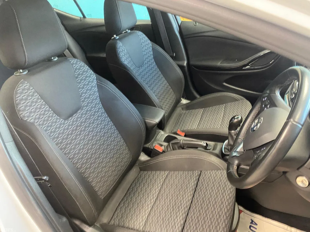 Vauxhall Astra Hatchback, Petrol, 2019, White