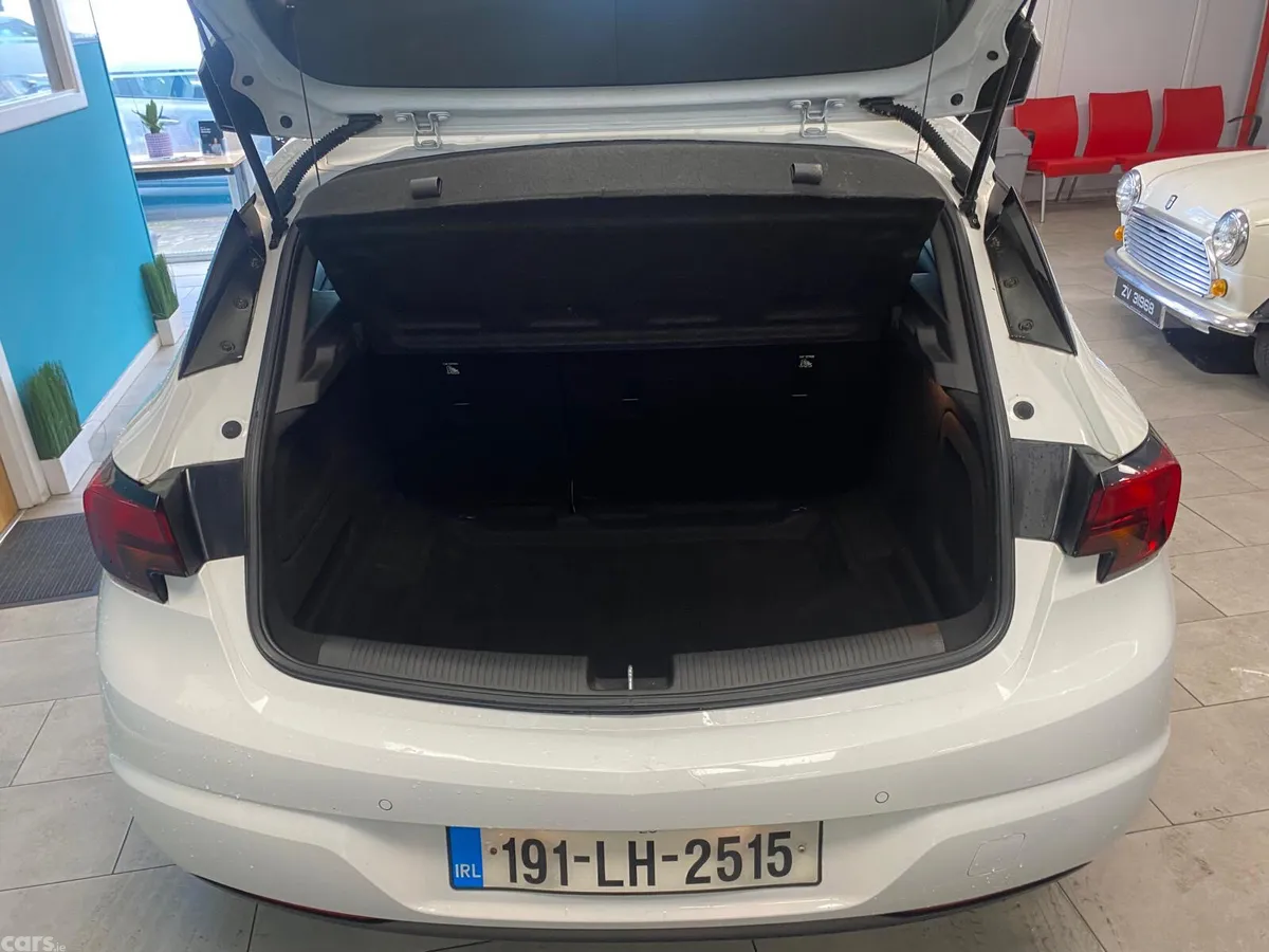 Vauxhall Astra Hatchback, Petrol, 2019, White