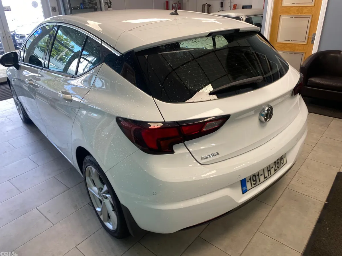 Vauxhall Astra Hatchback, Petrol, 2019, White