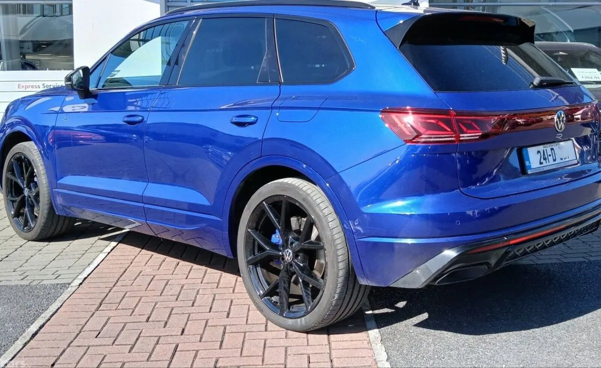 Volkswagen Touareg SUV, Petrol Plug-in Hybrid, 2024, Blue