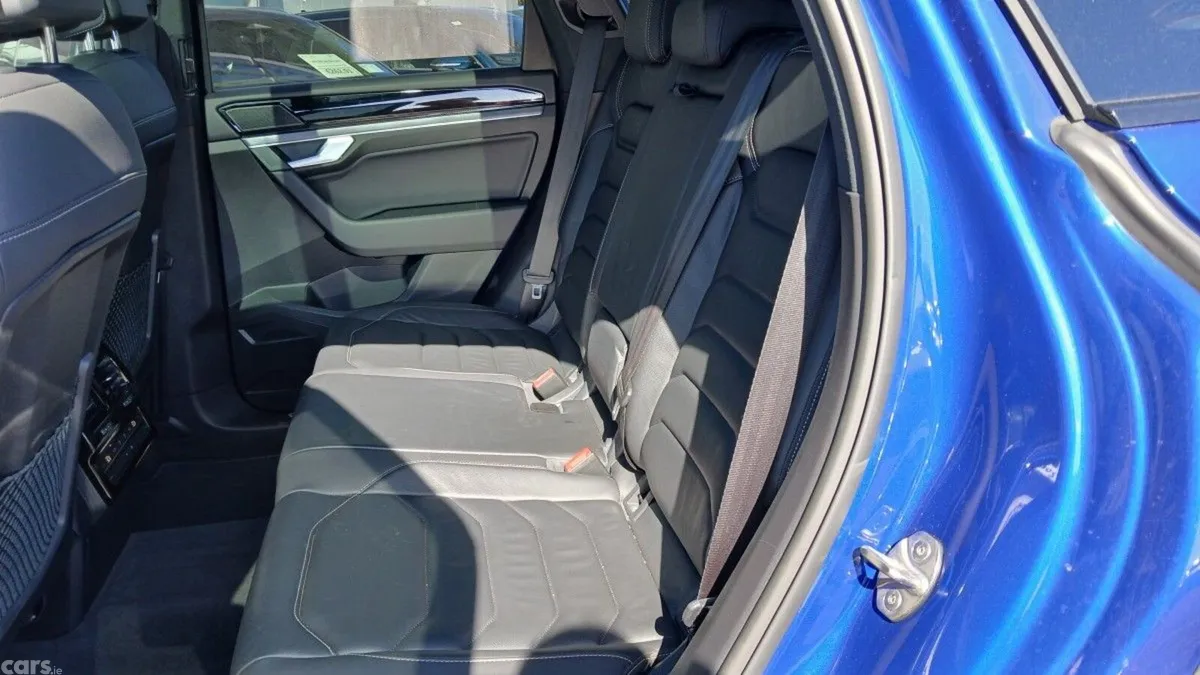 Volkswagen Touareg SUV, Petrol Plug-in Hybrid, 2024, Blue