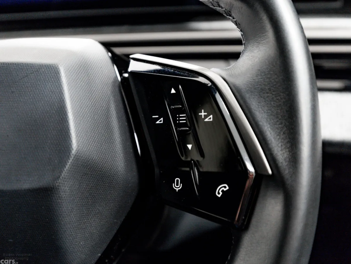 Peugeot 3008 SUV, Petrol Hybrid, 2024, Grey