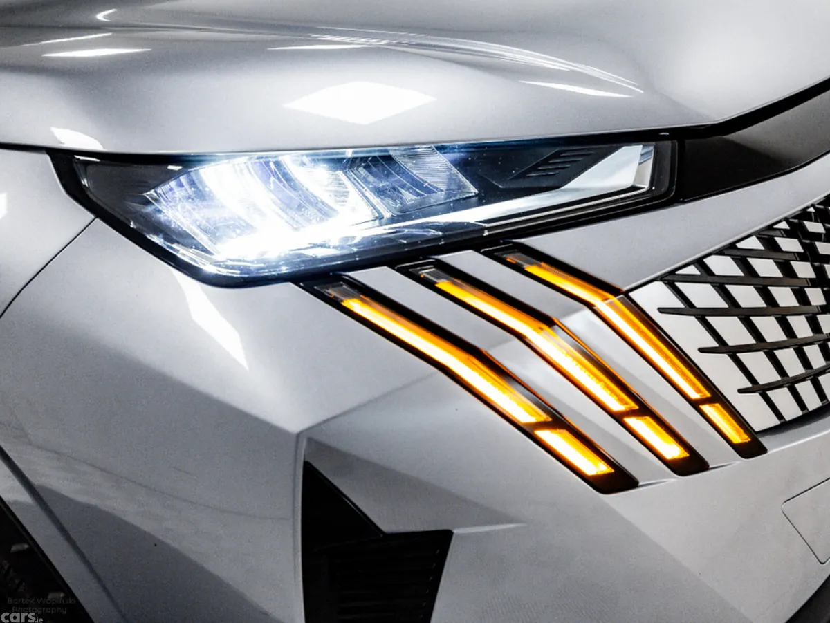 Peugeot 3008 SUV, Petrol Hybrid, 2024, Grey