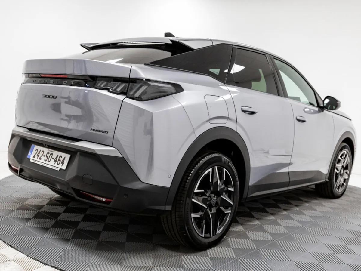 Peugeot 3008 SUV, Petrol Hybrid, 2024, Grey