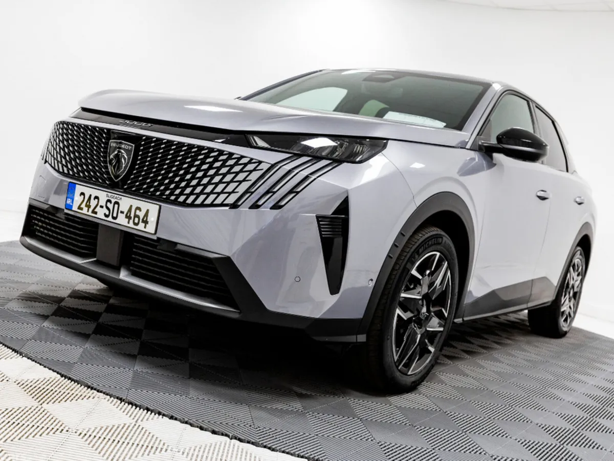 Peugeot 3008 SUV, Petrol Hybrid, 2024, Grey