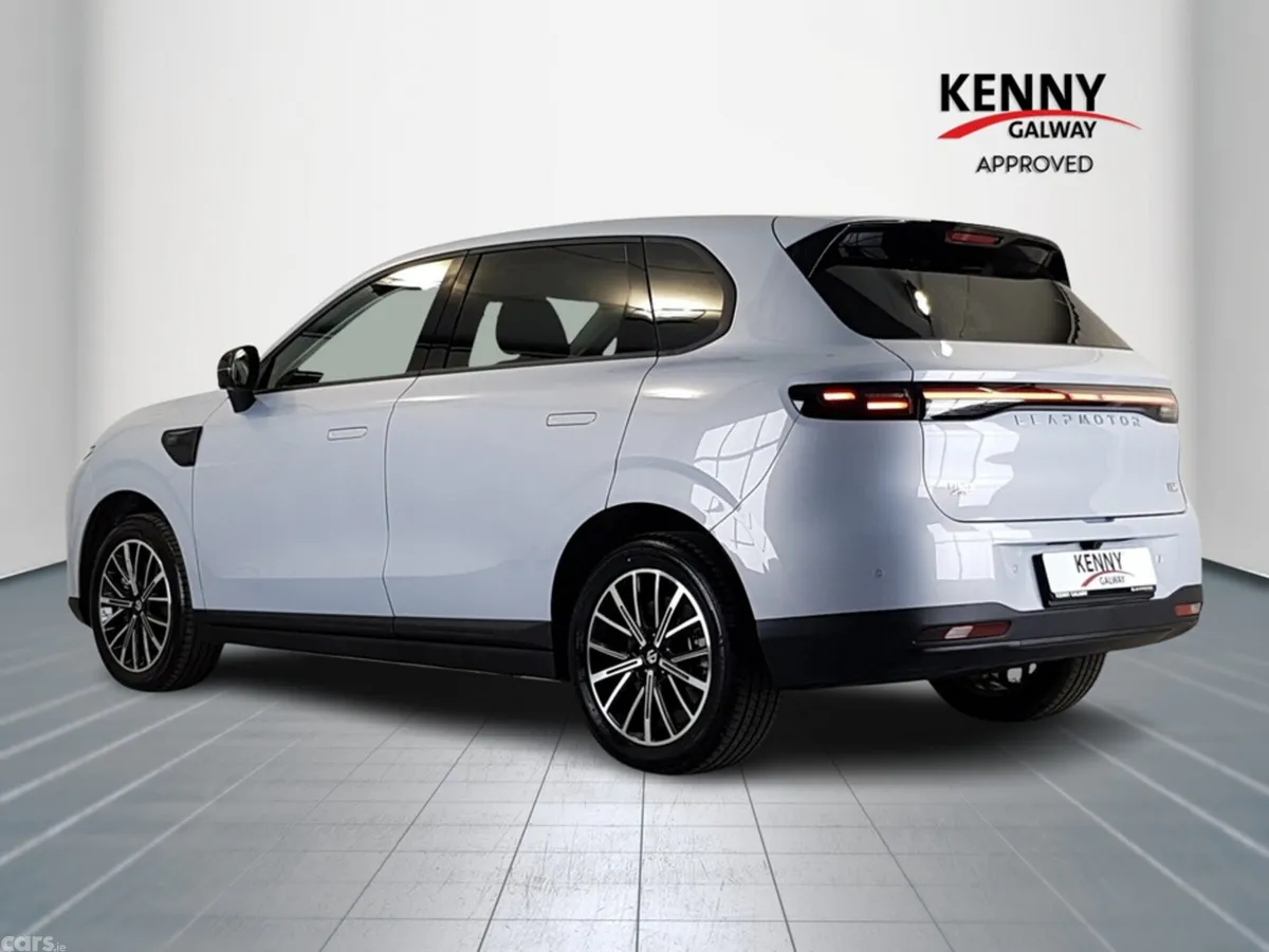 Leapmotor B10 Hatchback, Petrol Plug-in Hybrid, 2026, Silver