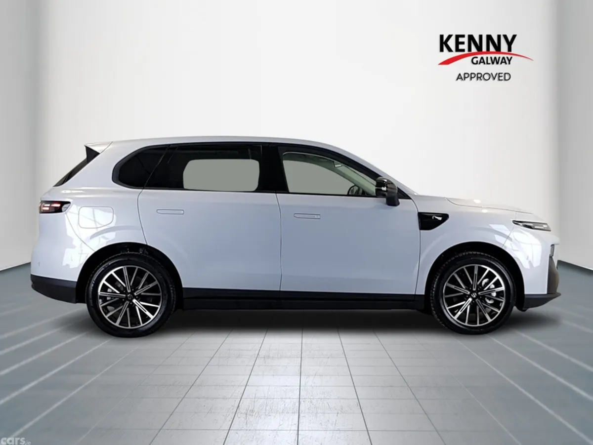 Leapmotor B10 Hatchback, Petrol Plug-in Hybrid, 2026, Silver