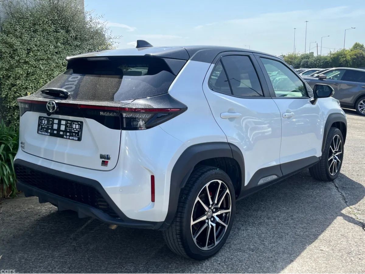 Toyota Yaris Cross SUV, Petrol Hybrid, 2023, White