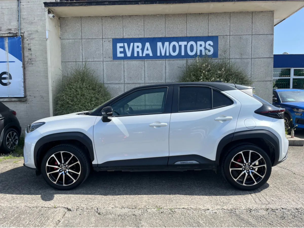 Toyota Yaris Cross SUV, Petrol Hybrid, 2023, White